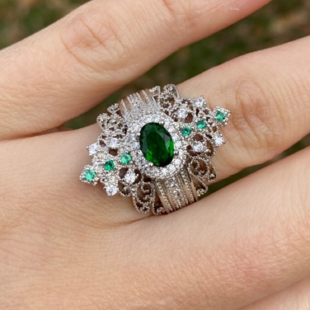 925 Silver Emerald and Diamond Vintage Ring - Picture 2 of 11